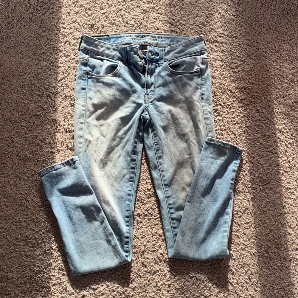 American Eagle light wash skinny jeans size 2